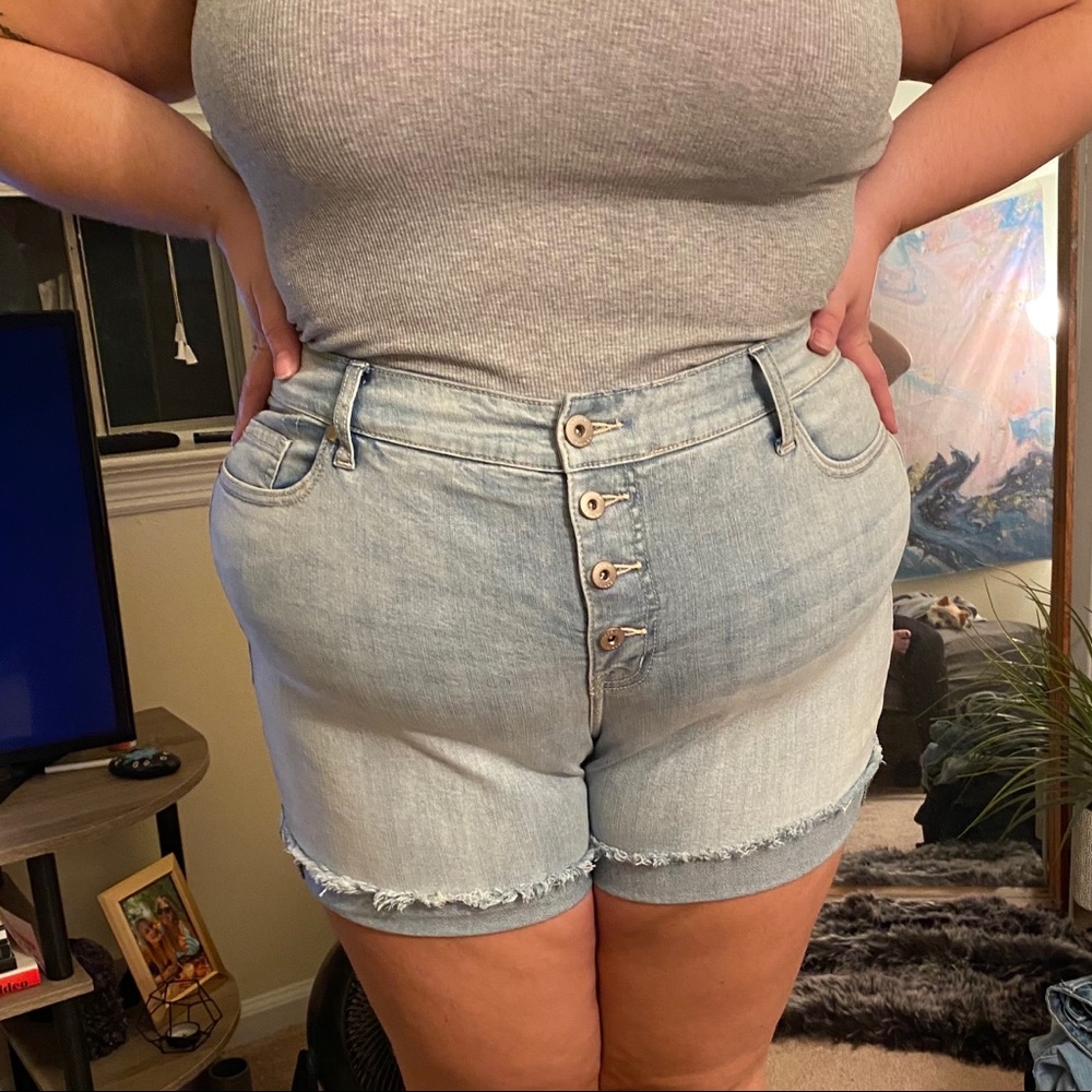 High-waisted Shorts